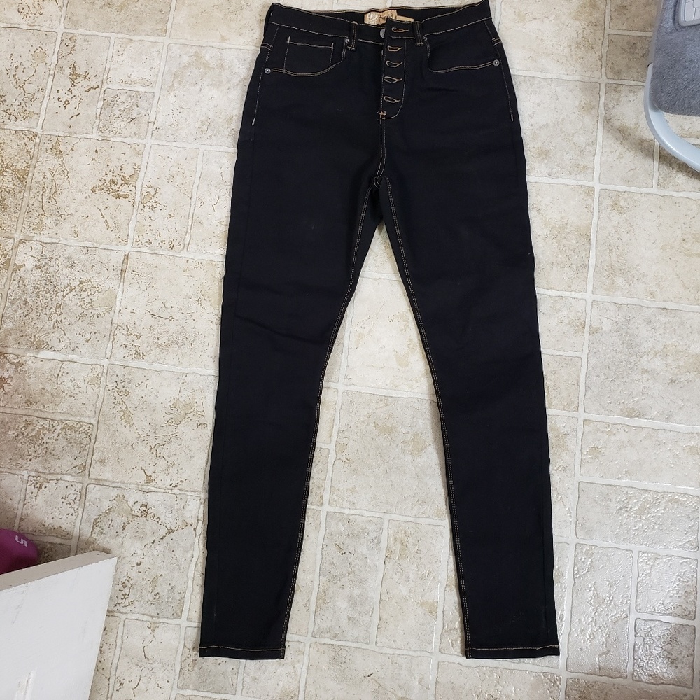 High waisted skinny jeans.